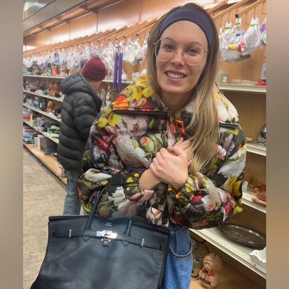 Meet your Posher, Leigh - Picture 3 of 5